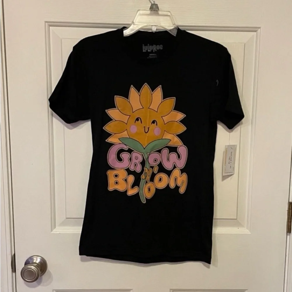 XS Lularoe Rocker Tee NWT - Picture 2 of 6
